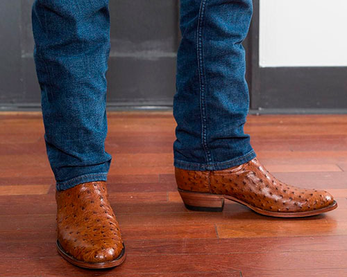 Джинсы и обувь из страусиной кожи